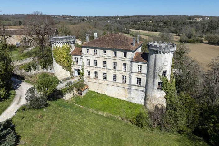 Image No.3-Propriété de 8 chambres à vendre