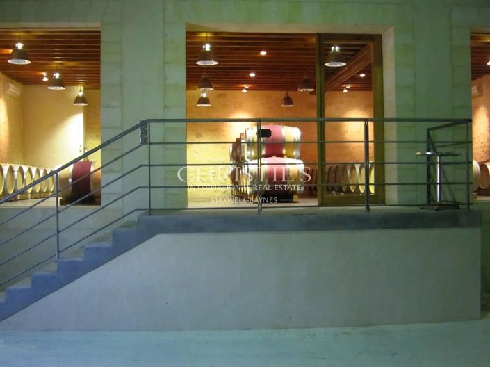 Image No.19-6 Bed Property for sale