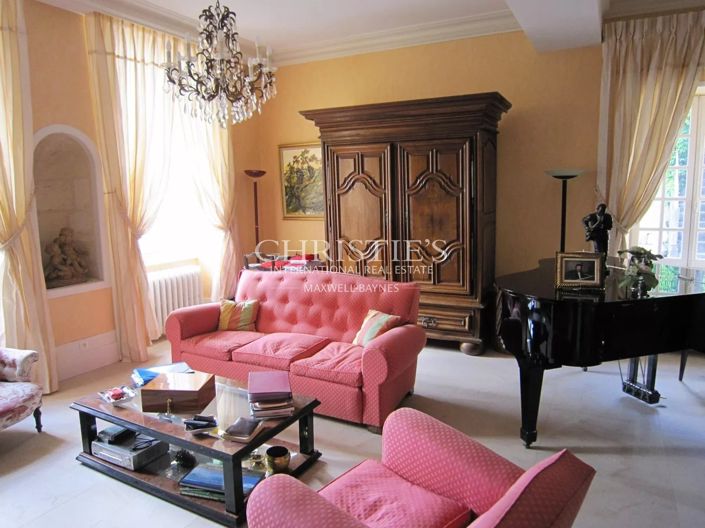 Image No.6-6 Bed Property for sale