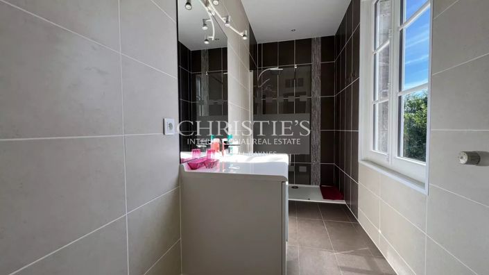 Image No.10-6 Bed House for sale