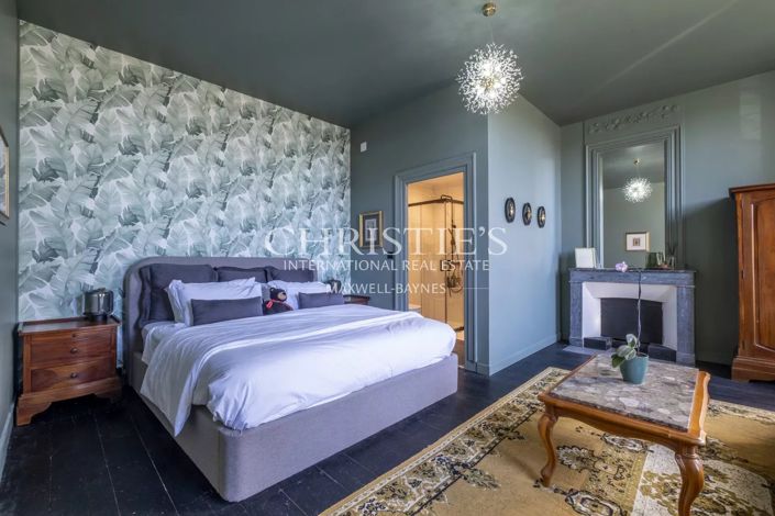 Image No.14-6 Bed Property for sale