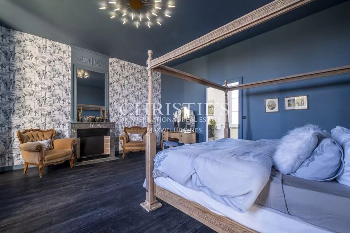 Image No.15-6 Bed Property for sale