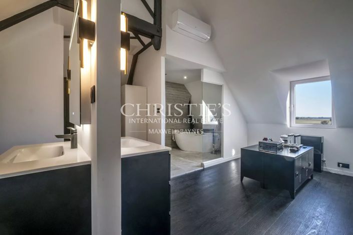 Image No.23-6 Bed Property for sale