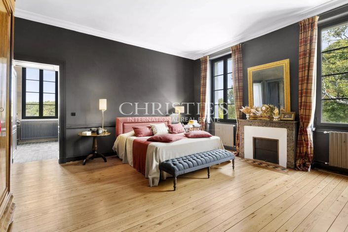 Image No.13-8 Bed Property for sale