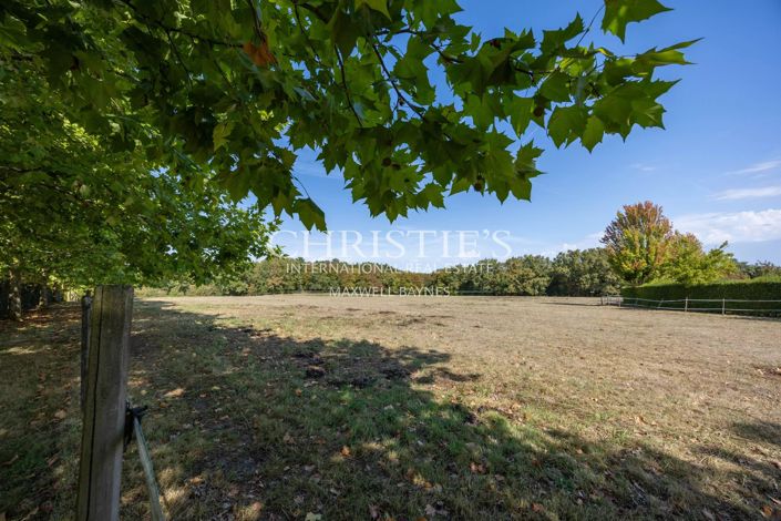 Image No.23-8 Bed Property for sale