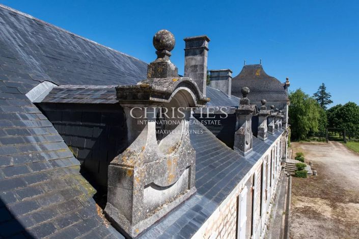 Image No.19-10 Bed Property for sale
