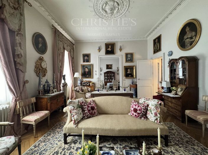 Image No.2-4 Bed Property for sale