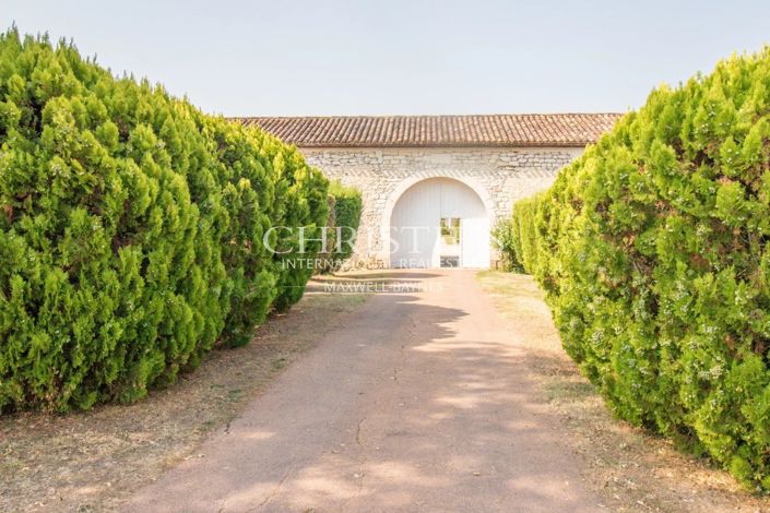 Image No.20-6 Bed Property for sale