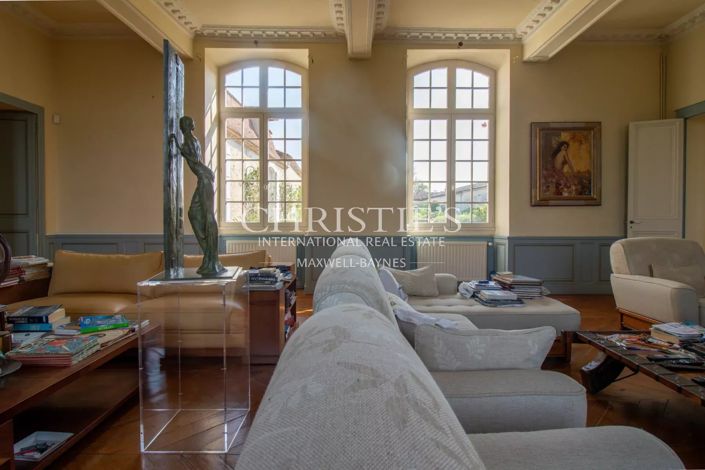 Image No.9-6 Bed Property for sale