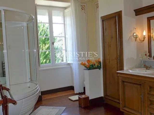 Image No.17-Propriété de 6 chambres à vendre