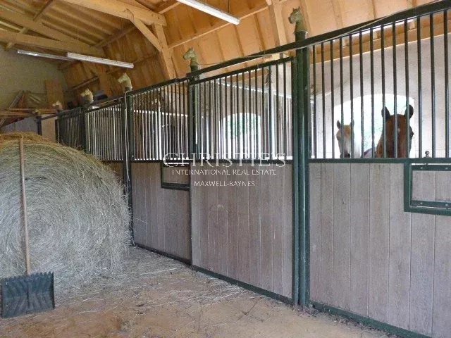 Image No.32-Propriété de 6 chambres à vendre