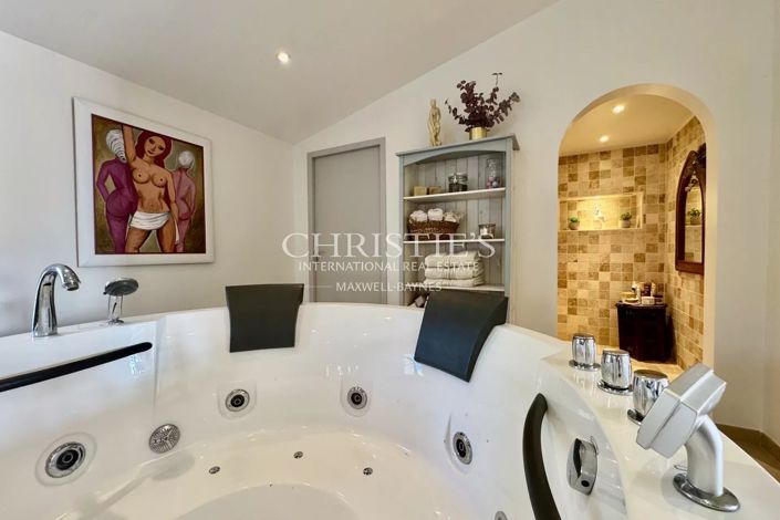 Image No.27-7 Bed House for sale