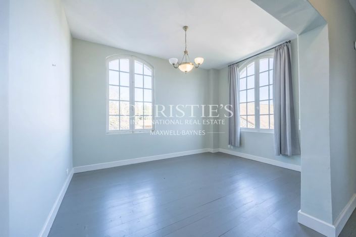 Image No.24-7 Bed House for sale