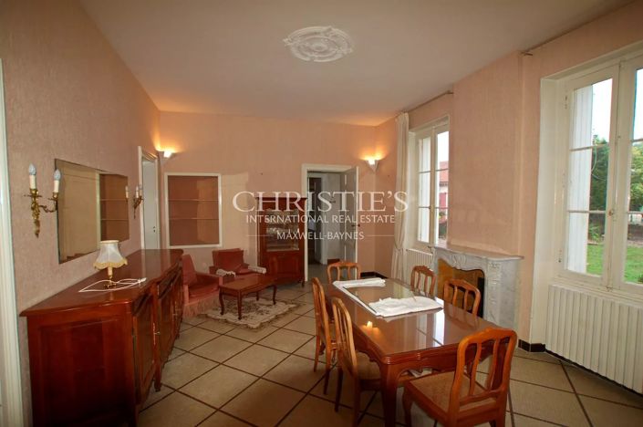 Image No.12-12 Bed Property for sale