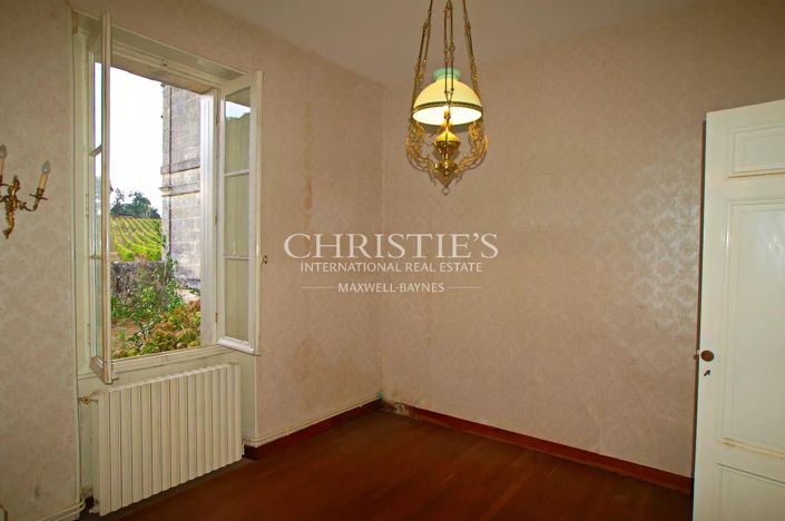 Image No.14-12 Bed Property for sale