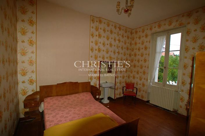 Image No.15-12 Bed Property for sale