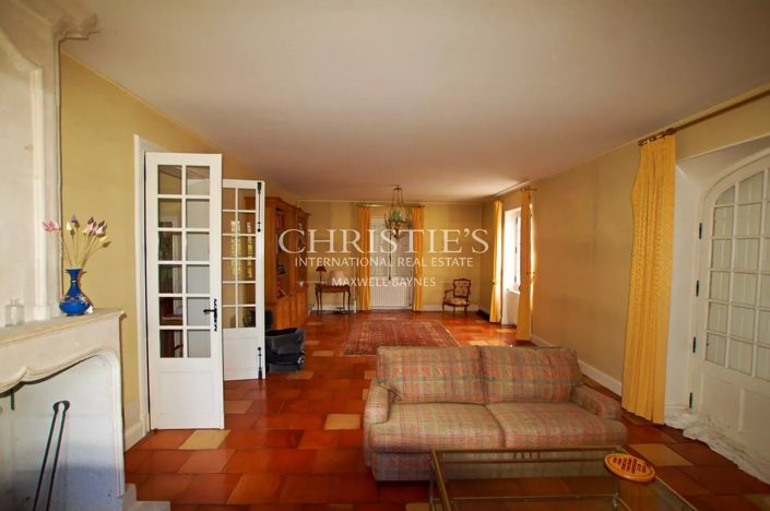 Image No.7-12 Bed Property for sale