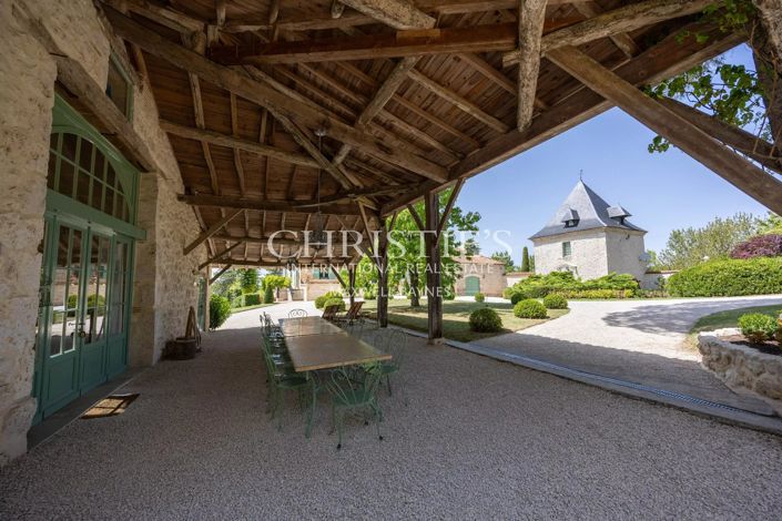 Image No.5-12 Bed Property for sale