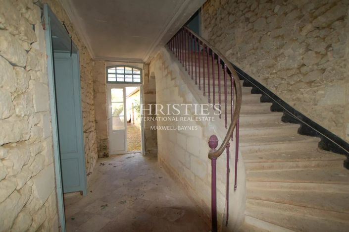 Image No.6-14 Bed Property for sale