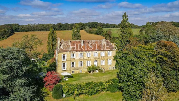 Image No.2-Propriété de 13 chambres à vendre à Aignan