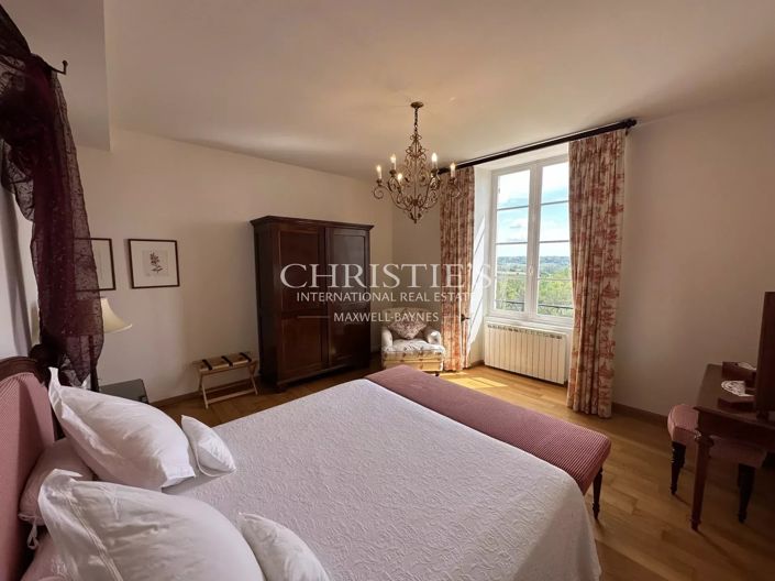 Image No.23-10 Bed Property for sale