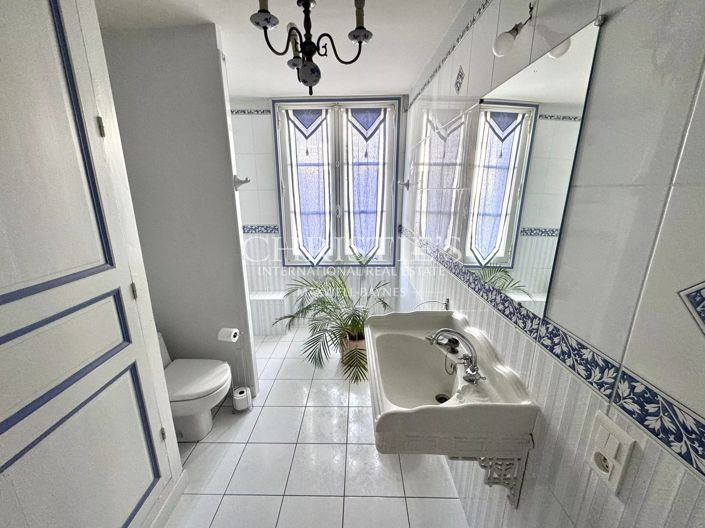 Image No.21-10 Bed Property for sale