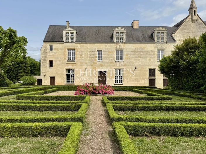 Image No.25-6 Bed Property for sale