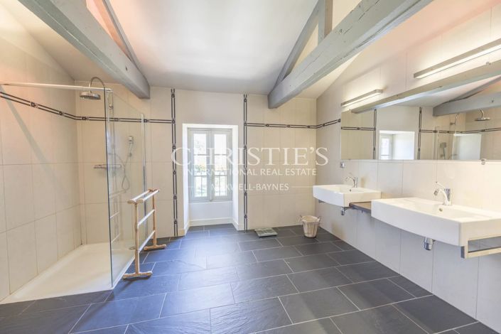 Image No.25-10 Bed Property for sale