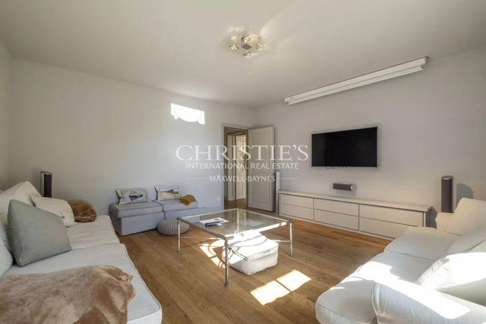 Image No.16-10 Bed House for sale