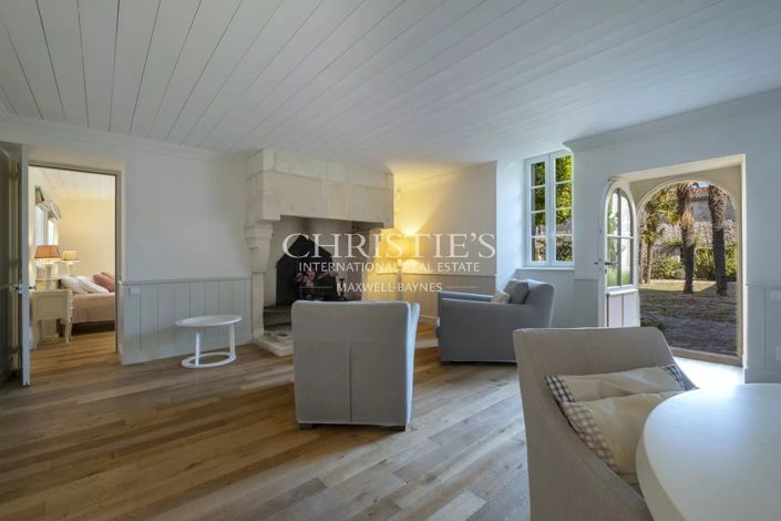 Image No.18-10 Bed House for sale