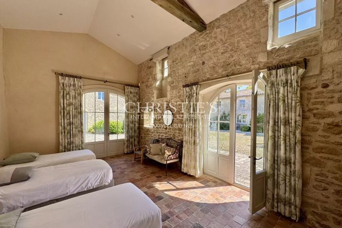 Image No.32-10 Bed House for sale