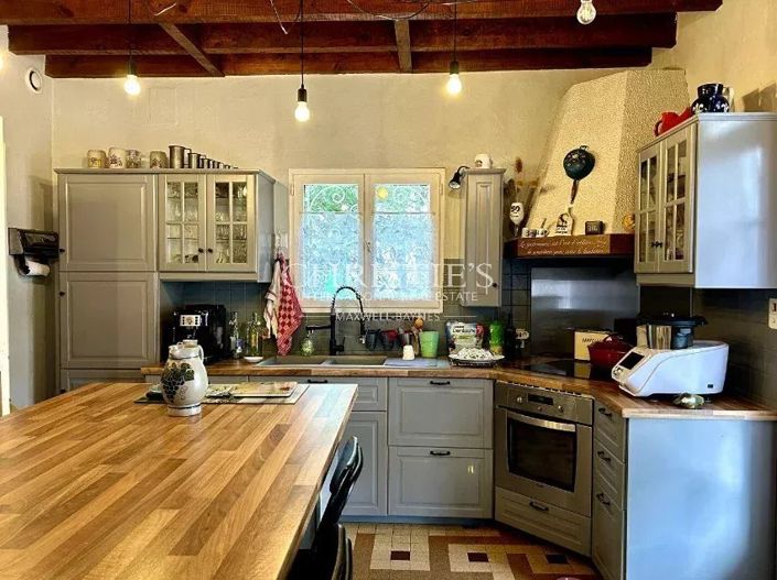 Image No.4-6 Bed Property for sale