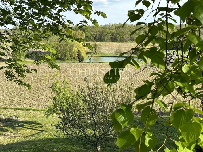 Image No.4-4 Bed Property for sale