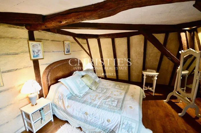 Image No.10-6 Bed House for sale