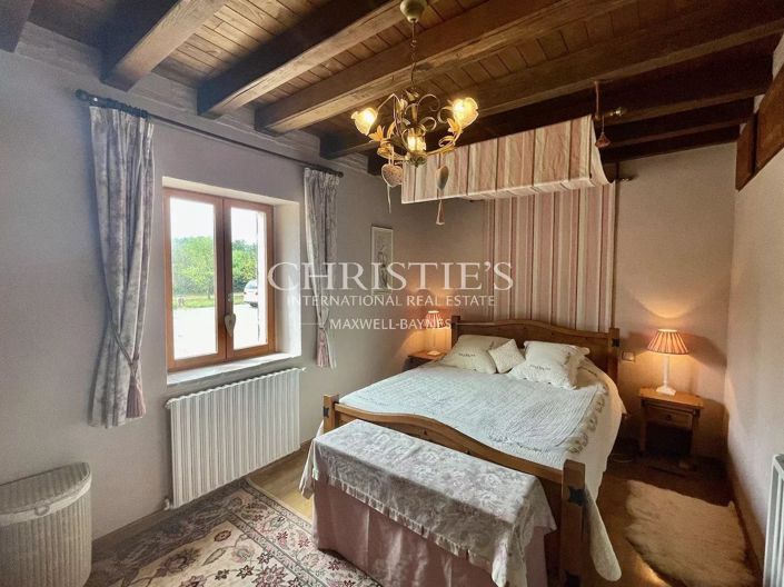 Image No.7-6 Bed House for sale