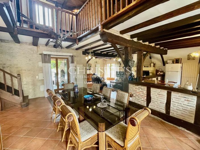 Image No.8-6 Bed House for sale