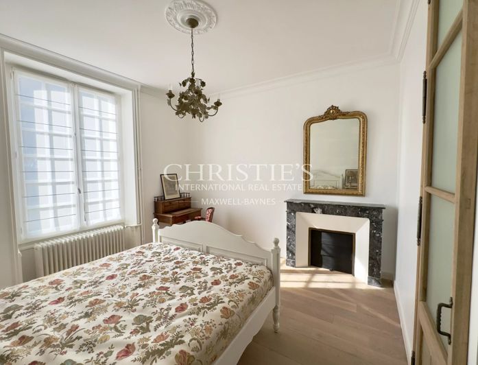Image No.16-8 Bed Property for sale