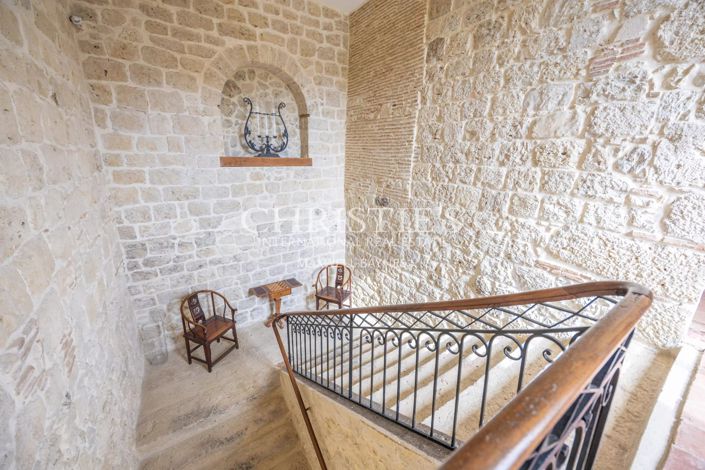 Image No.16-9 Bed Property for sale