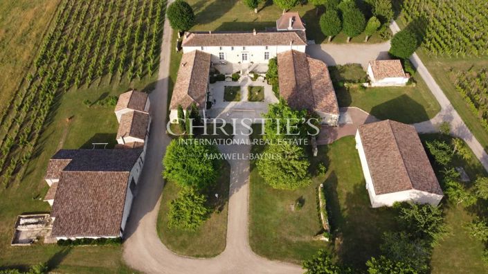 Image No.11-8 Bed Property for sale