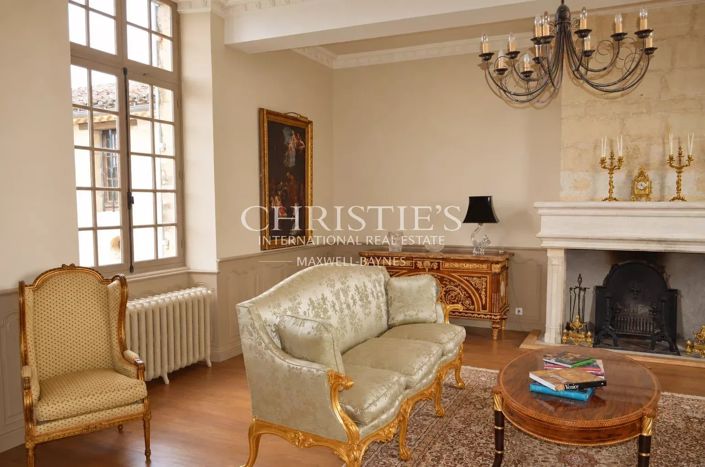 Image No.18-8 Bed Property for sale
