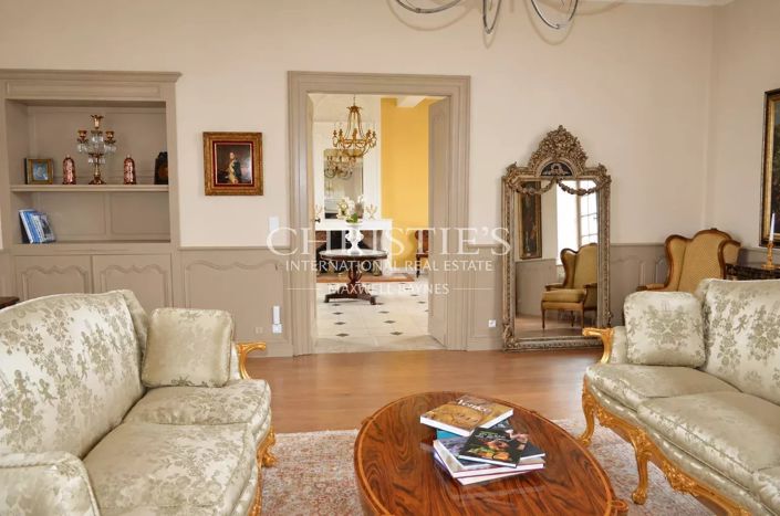 Image No.19-8 Bed Property for sale