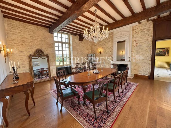 Image No.20-8 Bed Property for sale