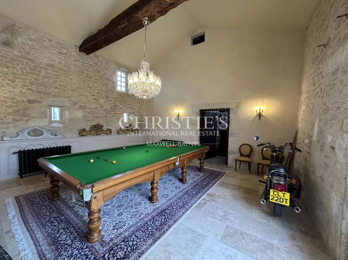 Image No.23-8 Bed Property for sale