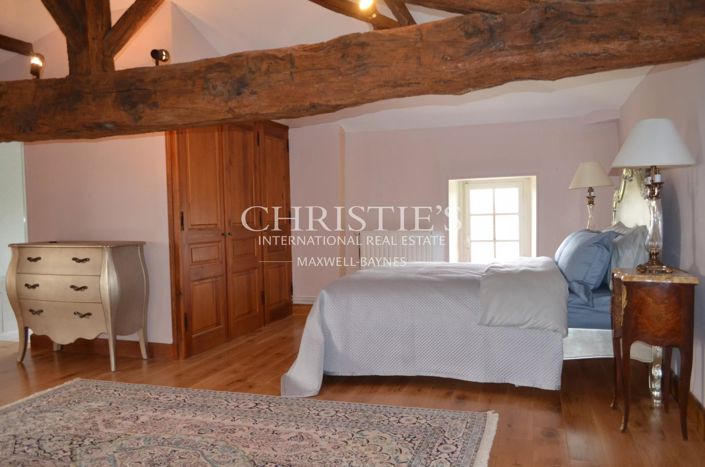 Image No.31-8 Bed Property for sale