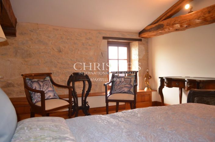 Image No.32-8 Bed Property for sale