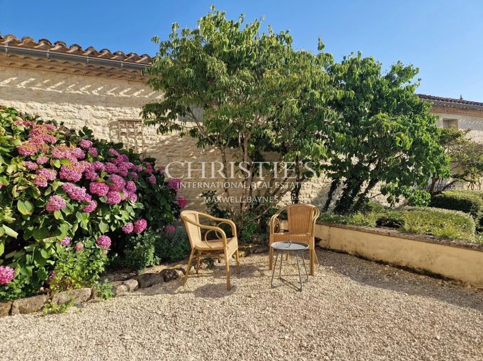 Image No.6-8 Bed Property for sale