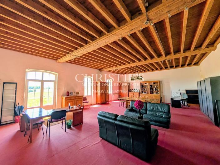 Image No.18-6 Bed Property for sale