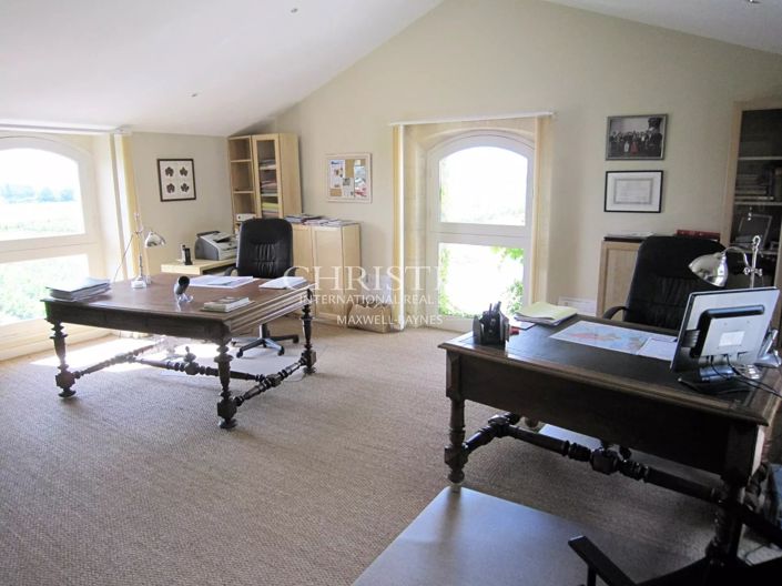 Image No.19-6 Bed Property for sale