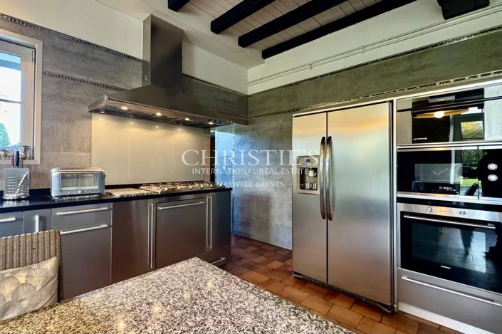 Image No.16-5 Bed House for sale