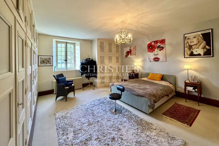 Image No.24-5 Bed House for sale